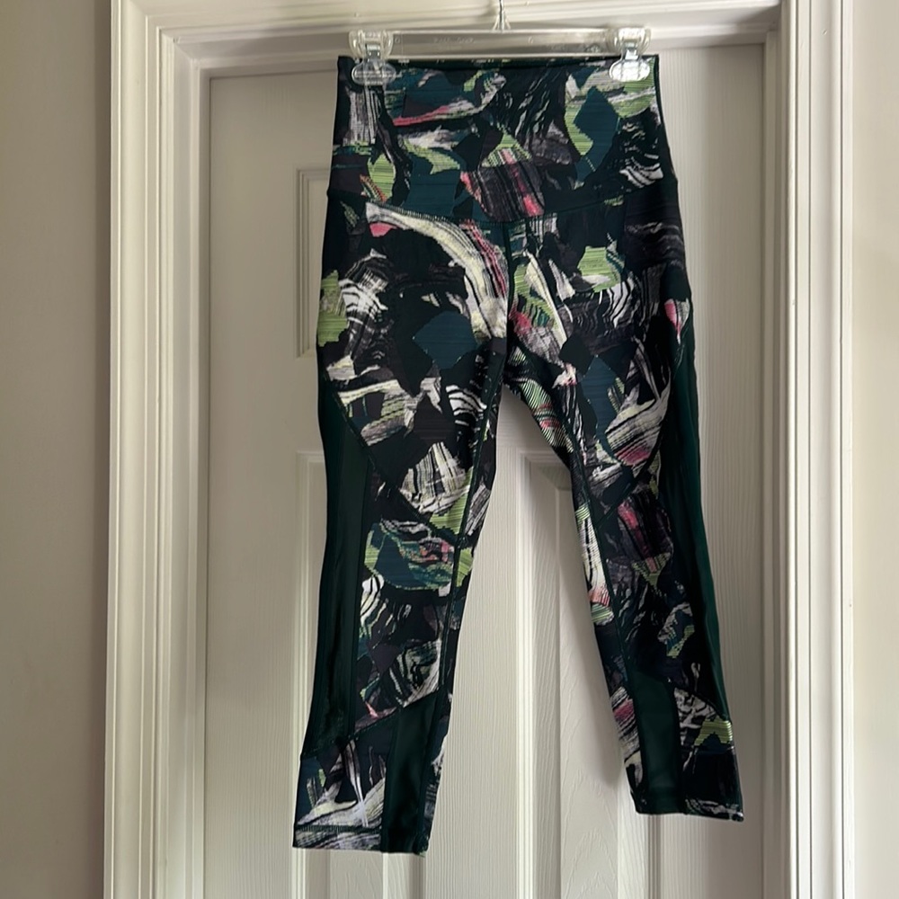 Like new! Worn once! Zella capri leggings in fun print from Nordstrom
